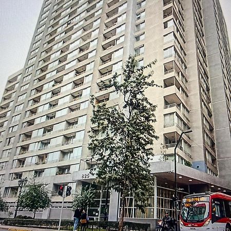Cerca Movistar Arena Y A Pasos Del Metro Universidad De Chile Con Estacionamiento Santiago Exterior photo
